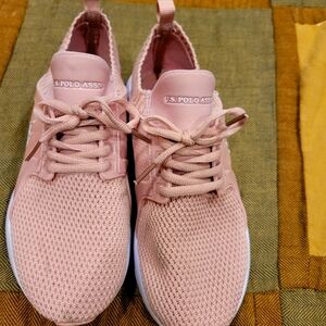 Tennis shoes, pink, size 6.